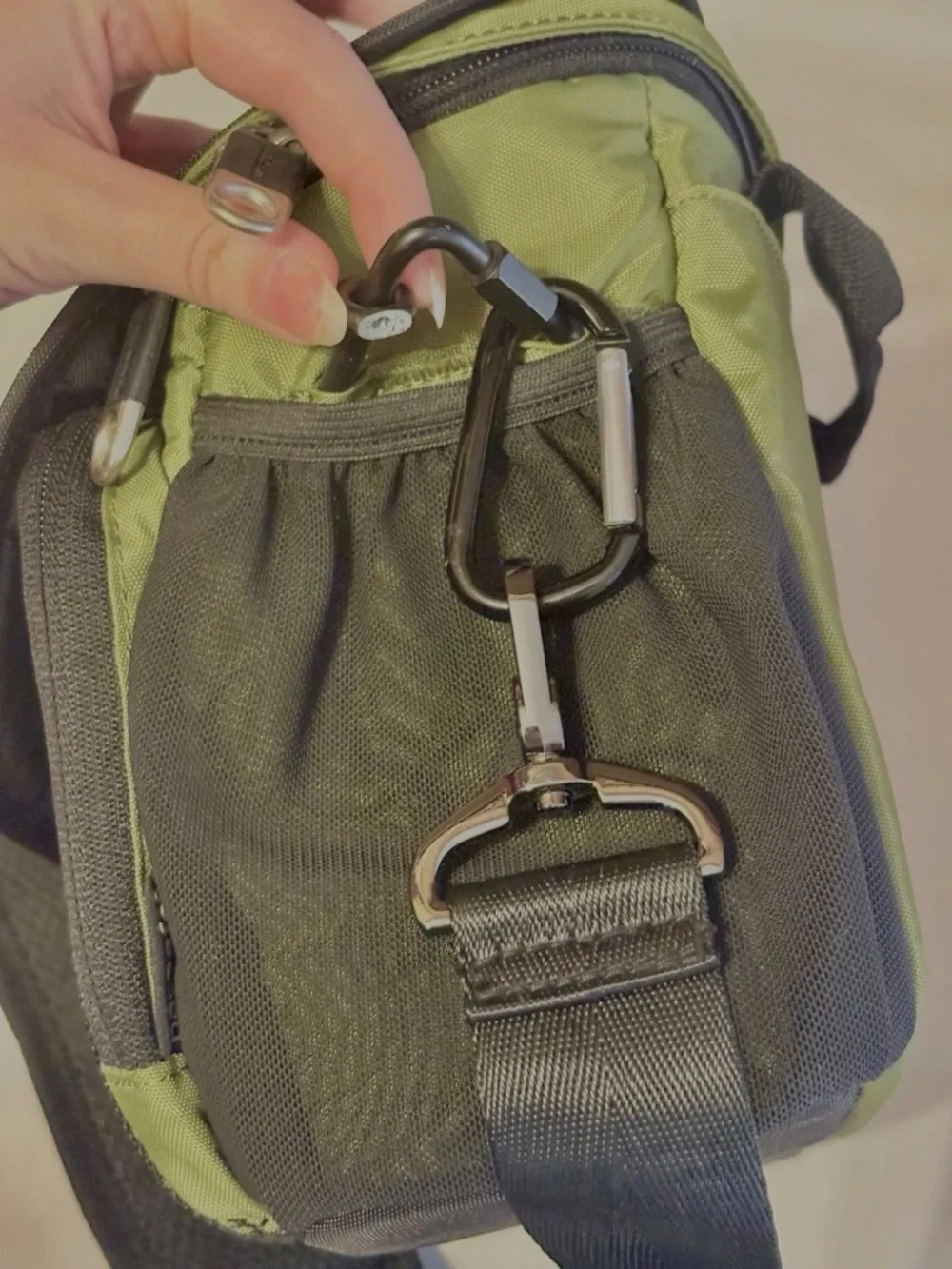 Pacsafe Camera Shoulder Bag Camsafe Olive Green w/ Exomesh PD000 Anti-Theft Gear